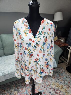 F&F White Floral V-Neck Long Sleeve Blouse Size 16 Pretty Great Condition